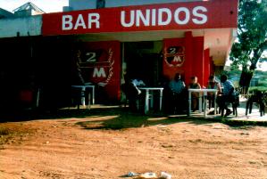 Eine Bar in Matola wo wir oft auf jemanden gewartet haben